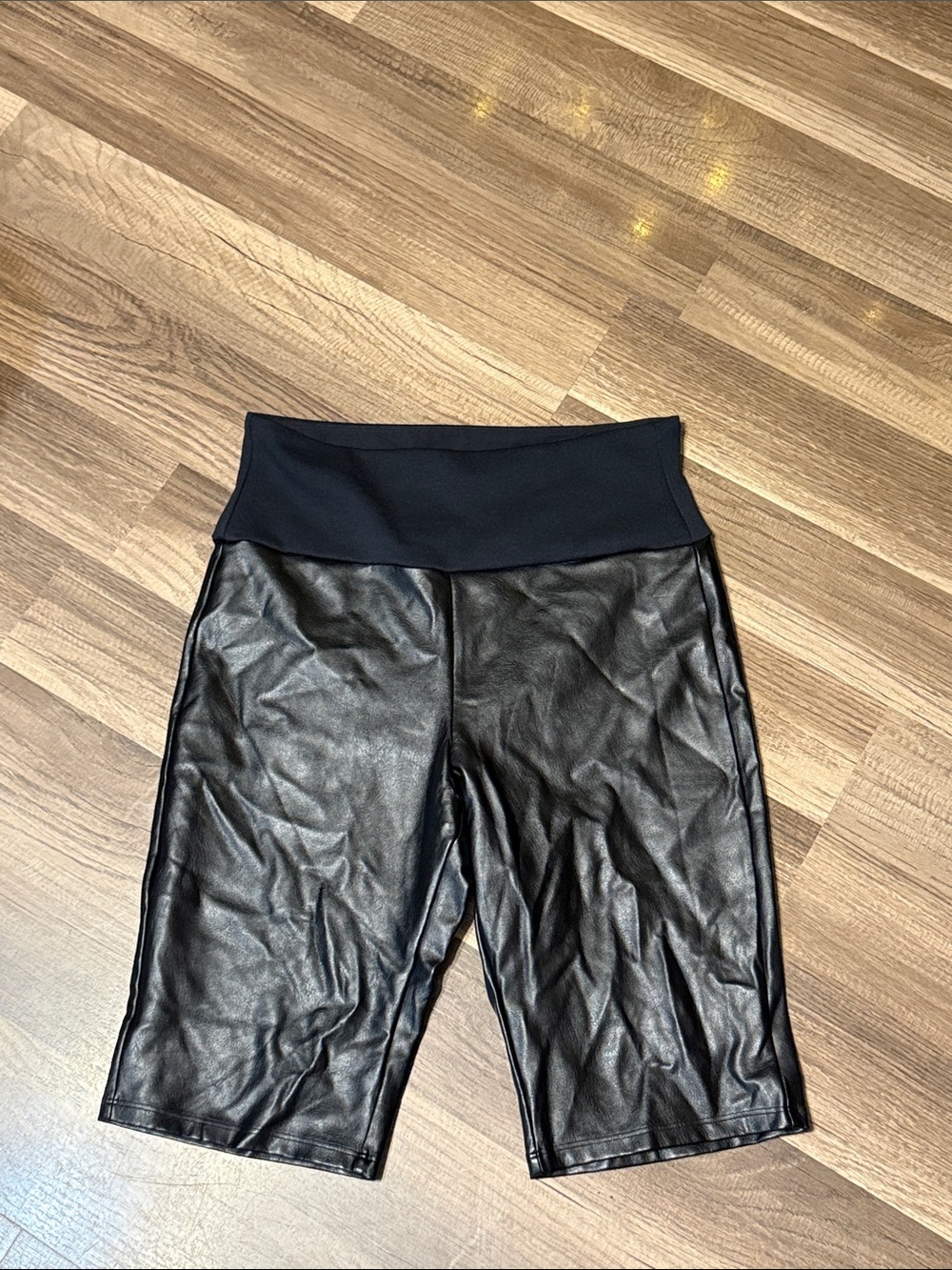 Spanx Assets Black cropped leggings size medium women’s